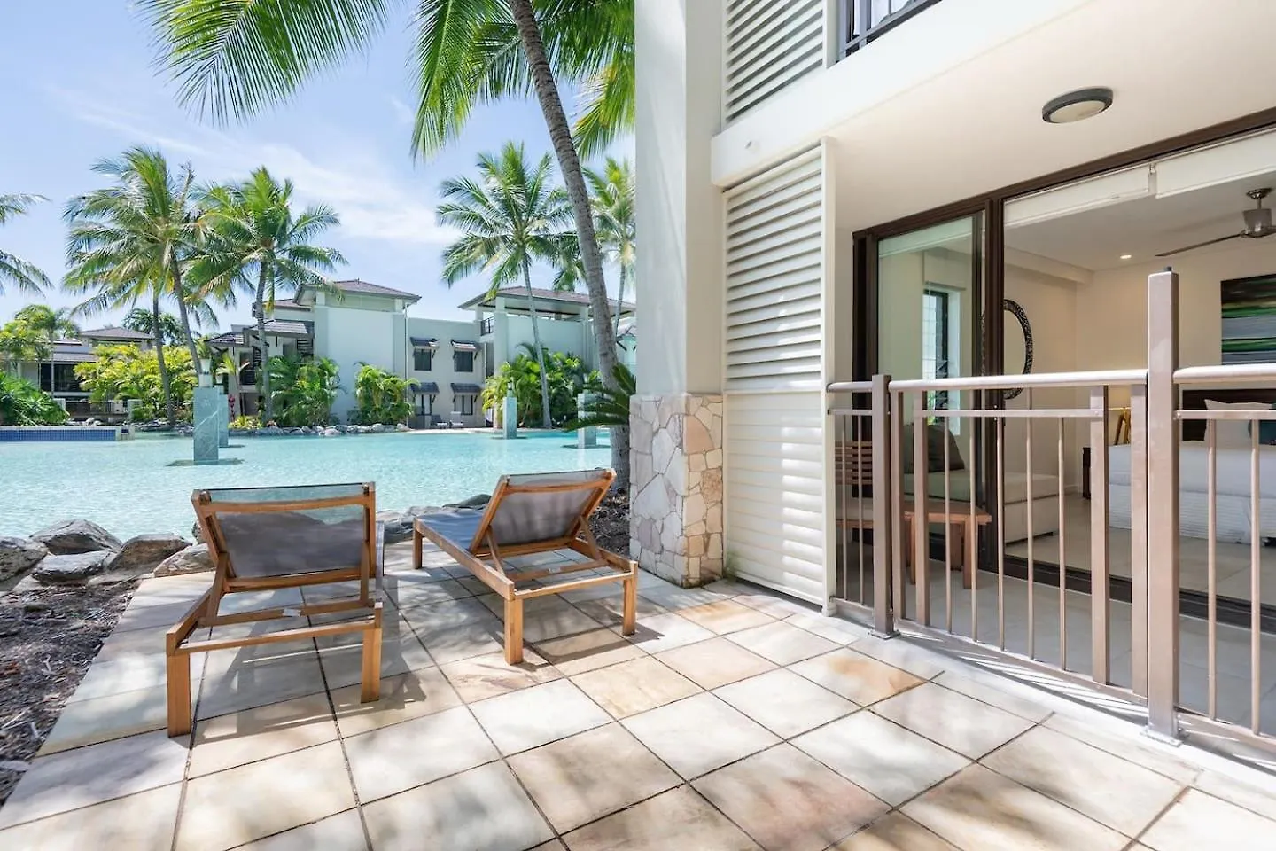'Resort Swim-Out' Sunshine, Sand, And Poolside Serenity Craiglie 0*,  Avustralya