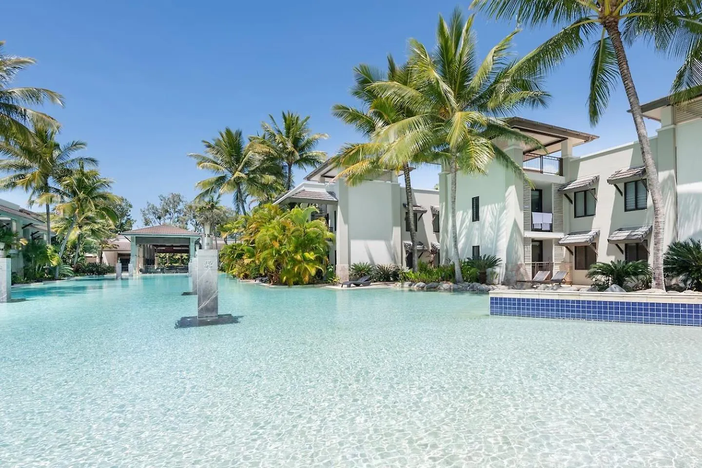Daire 'Resort Swim-Out' Sunshine, Sand, And Poolside Serenity Craiglie Avustralya